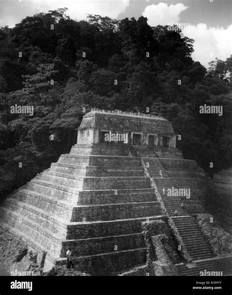 The Maya Site Of Palenque Black And White Stock Photos And Images Alamy