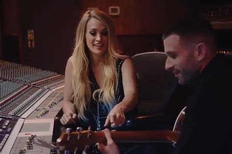Carrie Underwood Stuns In Stripped Down Acoustic Cry Pretty