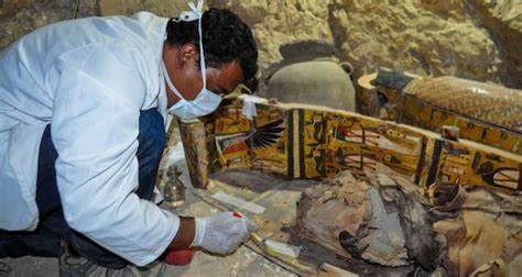 Eight Mummies And Over 1000 Statues Uncovered In Ancient Egyptian Tomb
