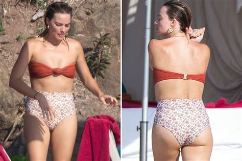 Margot Robbie Shows Off Phenomenal Figure In Bikini With Knotted Twist The Us Sun