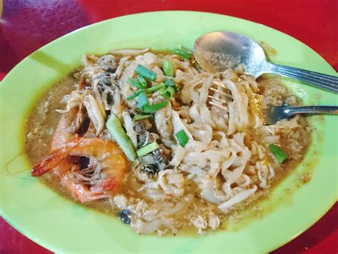 Kalau nak cari nasi vanggey original, ia terletak depan kedai kopi yong suan. munamuni: Tempat makan menarik di Ipoh