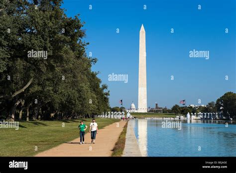 Reflecting Pool Mit Dem Washington Monument Und Dem Capitol Gebäude