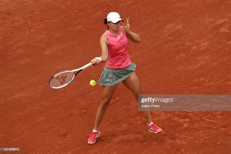Iga Swiatek Of Poland Plays A Forehand During Her Womens Second News Photo Getty Images