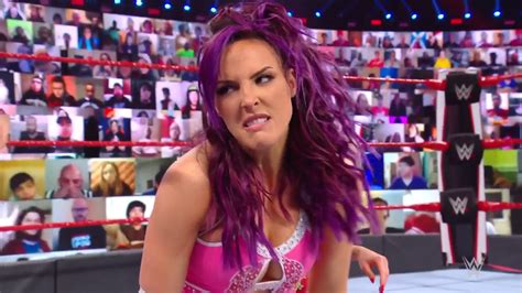 Raw Charlotte Flair Vence A Peyton Royce En Buena Lucha Superluchas