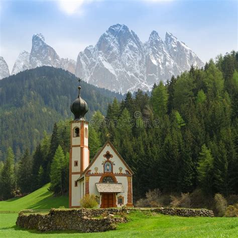 Val Di Funes En Los Dolomitas Al Atardecer Tirol Del Sur Italia Imagen
