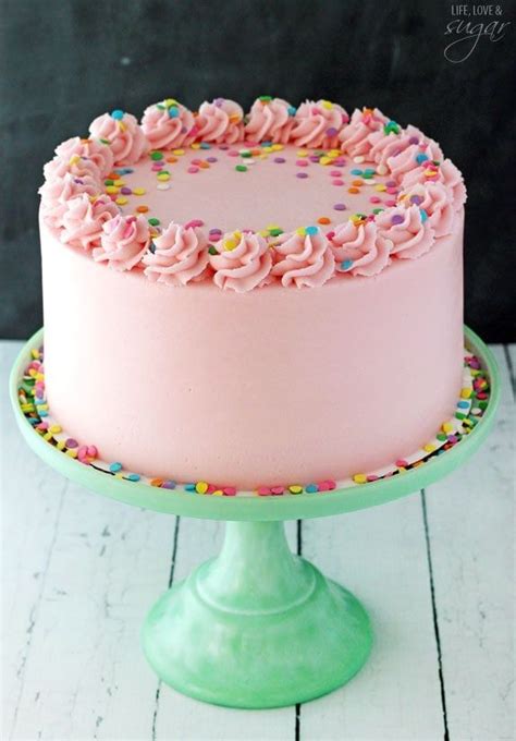 7 Easy Cake Decorating Trends For Beginners Mommythrives Smooth