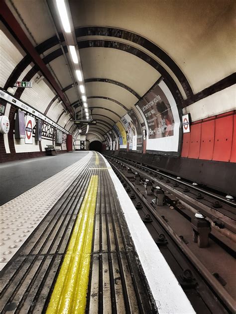 Momentos De Un Instante London London Underground Long Way