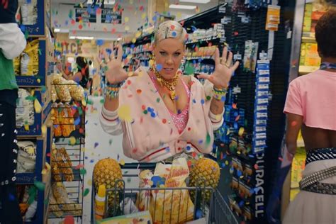 videoclip pink never gonna not dance again