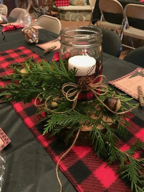 36 Beautiful Christmas Table Centerpieces For Your Dining Room Hmdcrtn