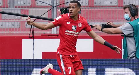 Born 9 october 1993) is a swedish footballer who plays as a forward for bundesliga side mainz 05 and the sweden national team. Quaison: "Mainz är ett mysterium"