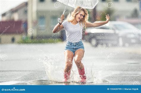 Hot Girl In Rain Telegraph
