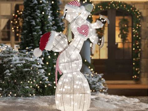 16 Festive Outdoor Christmas Decorations Worth Buying