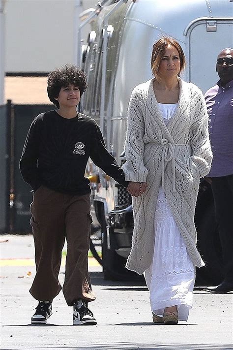 Jennifer Lopez And Ben Affleck Hold Hands On Set Of His New Nike Project