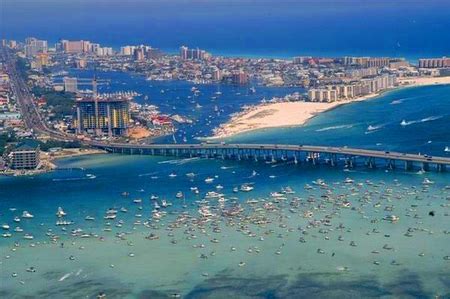 Boating Magazine names Destin in the top 10 places to live and boat.