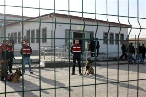 بازداشت یک ایرانی در ترکیه به اتهام تلاش برای قاچاق تجهیزات نظامی ایسنا