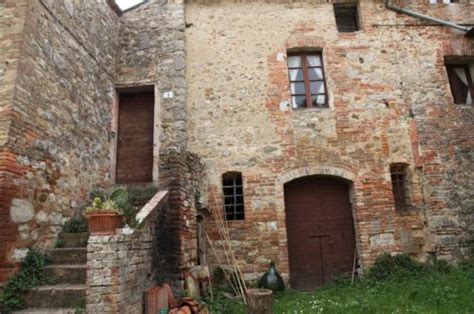 L'italia, borghi, città, scorci, ma anche feste, sagre e tradizioni, tutto questo e tanto altro, inizia subito a vedere le nostre foto. Interi borghi italiani in vendita sul web, l'affare è a ...