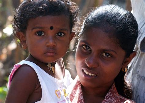 Das „prächtige land, auch als ceylon bekannt, ist ein paradiesischer inselstaat im indischen ozean mit traumhaften stränden, teeplantagen sri lanka, 30 kilometer vor der küste indiens gelegen, ist heimat von 20 millionen menschen und sechs weltkulturerbe stätten. Bundesheer - AFDRU/Sri Lanka 2005 - Fotogalerien - Land ...