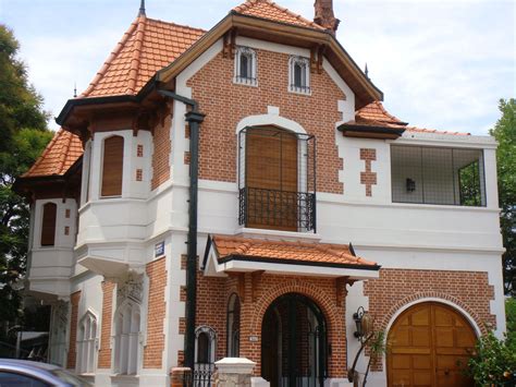 Buses, trains and the metro provide convenient transportation connections throughout the city. Casa en Belgrano, Buenos Aires, Argentina | Buenos aires ...