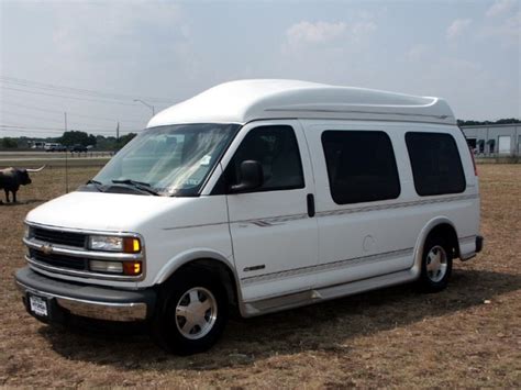 Maybe you would like to learn more about one of these? 2001 Chevrolet Express - Information and photos - MOMENTcar