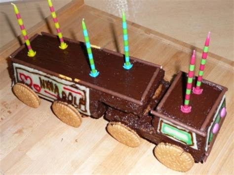 Die lebkuchenteile möglichst vorsichtig auf das blech setzen, sodass sich die form nicht verzieht. per LKW ins Eheglück - Rezept mit Bild - kochbar.de