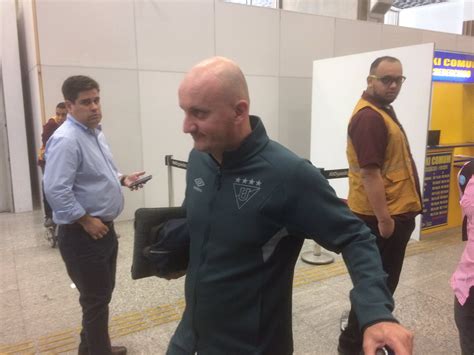 O final do dérbi foi polémico, com o treinador odair hellmann a recusar cumprimentar o português jorge jesus. Técnico da LDU já está ciente da postura do Fluminense ...