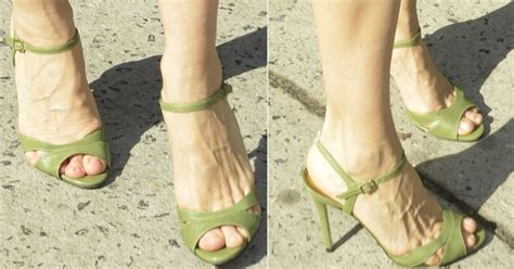 Sarah Jessica Parker Shows Off Deformed Feet In Sjp Anna Sandals