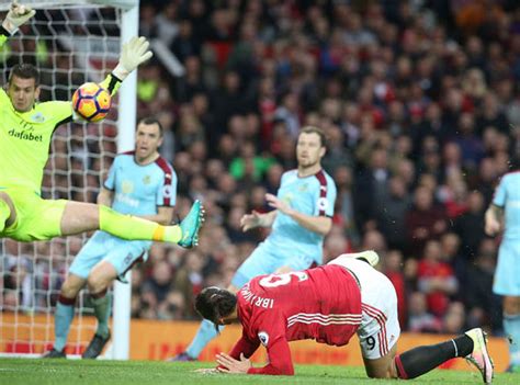 Man utd close to signing tom heaton for free. Manchester United 0 - Burnley 0: Heaton the hero as ...