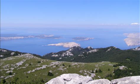 Sjeverni velebit je najmlađi hrvatski nacionalni park, prožet brojnim planinarskim stazama te uređenim botaničkim vrtom. Sjeverni Velebit - A transfers Croatia