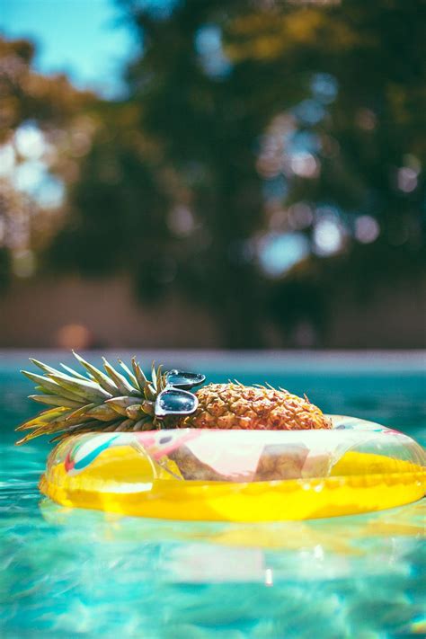 Splash 79 photos · curated by radmila khakova. Look at this pineapple. | Summer wallpaper, Pineapple ...