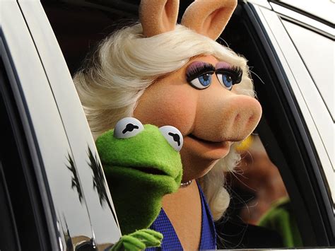 Kermit The Frogs New Love Interest Is A Pig Working For The Muppet