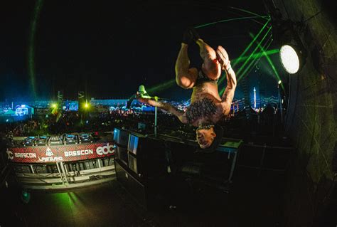 I Ll DJ Naked Lil Texas Shows Us A Wild Time At Electric Daisy Carnival