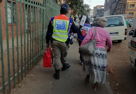 A Jmpd Officer Carrying Gogos Groceries Is Giving Us All The Feels