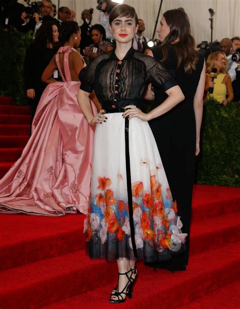 Vidéo Lily Collins Soirée Costume Institute Gala 2015 Met Ball au