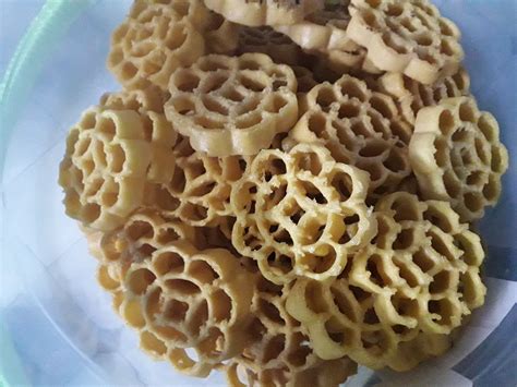 500gm tepung beras cap gajah 3 3 cwn santan pekat 3 1/2 cwn air sedikit garam. InfoNet: Resipi Kuih Goyang@Bunga Ros