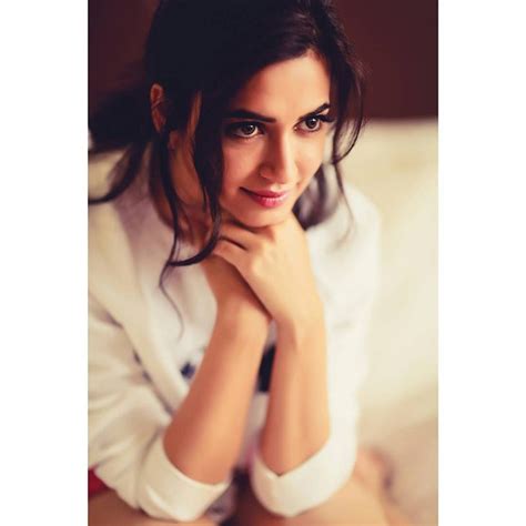 10 Pictures Of Kriti Kharbanda That Prove Her Beauty Is On Point