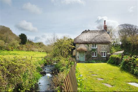 Philham Water Cottage - A romantic, thatched cottage in rural Devon.