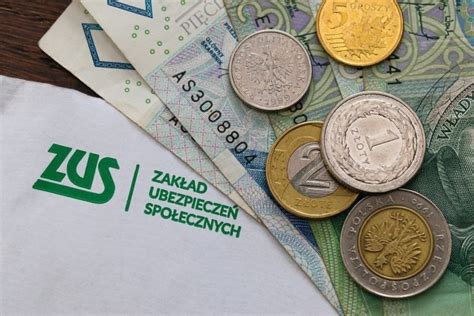Prognozowane emerytury po waloryzacji 2023. Tabela wyliczeń emerytur w