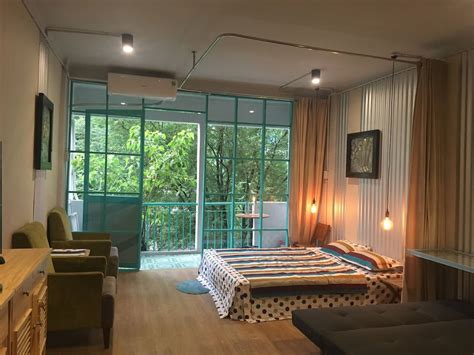 All of them would like to look for a good and safe place to live because everyone believes that a good and stable house will be a base for developing the career path. Studio apartment in SG very center - Flats for Rent in Ho ...