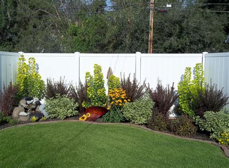 10 Along Fence Simple Backyard Landscaping Ideas Design Dhomish