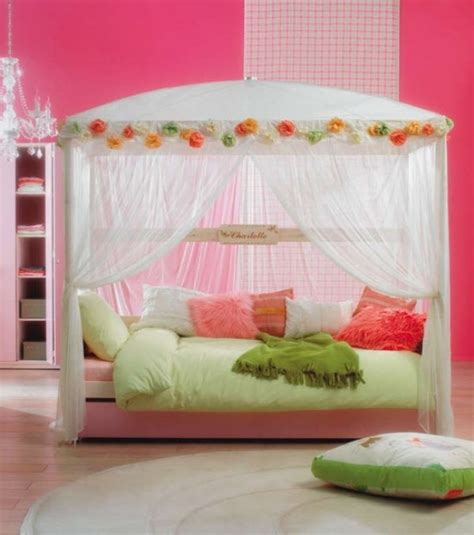 Kids love to build cabins, play and hide in tents, sleeping in houses or castles. 31 Charming Canopy Bed Ideas For A Kid's Room | Kidsomania