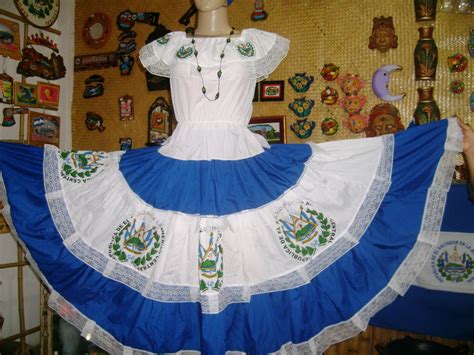 Vestido Típico De Danza Con Los Escudos De El Salvador Tal Flickr