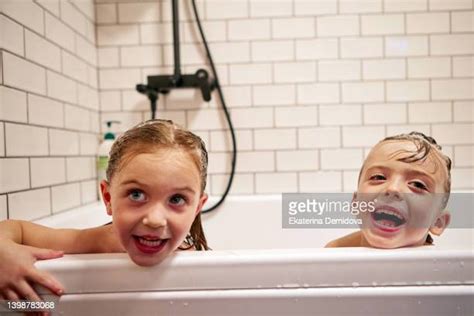 brother and sister taking a bath together stockfoto s en beelden getty images