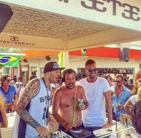 .beach, salvini tirant la langue sur un selfie au côté d'une plagiste en bikini, salvini dansant devant une mois», avait déclaré matteo salvini mercredi soir, tout en ajoutant qu'il n'était pas «pour les. Salvini in console al Papeete beach, drink in mano e Inno ...