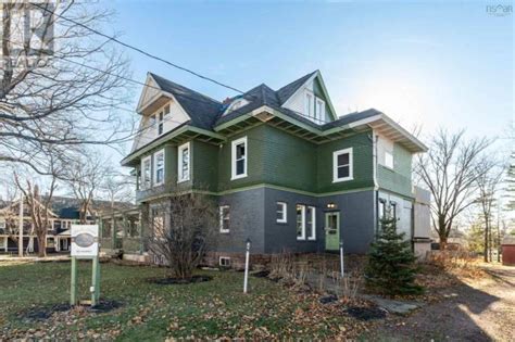 1891 Victorian In Amherst Nova Scotia — Captivating Houses