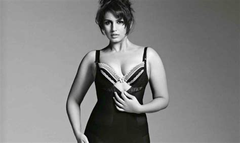 8 photos of huma qureshi proves that being curvy is sexy