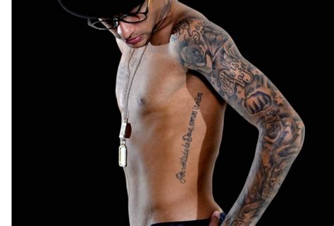 As Tatuagens De Neymar Entenda Os Símbolos Que Ele Escolheu Dicionário De Símbolos