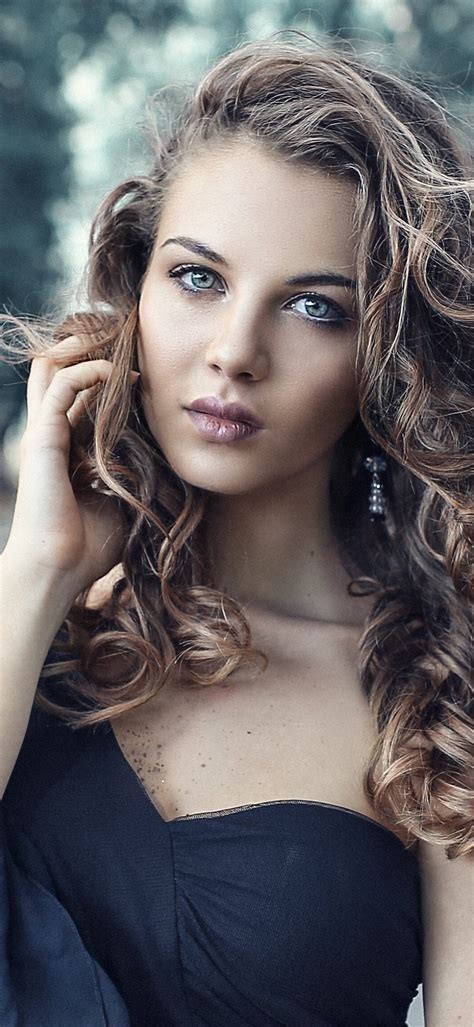 Women Model Brunette Curl 1080x2340 Phone HD Wallpaper