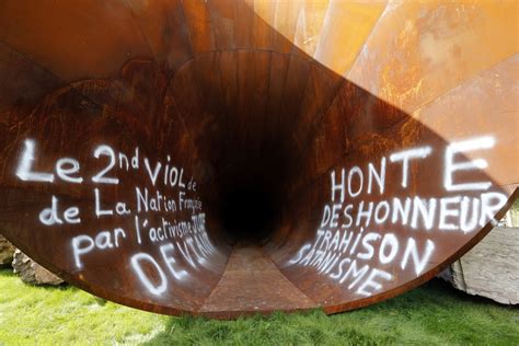 France Anti Semitic Graffiti On Versailles Vagina Sculpture Should Stay Says Sculptor Anish