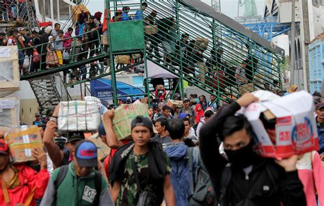 Penumpang Kapal Di Tanjung Perak Diprediksi 2 000 Orang