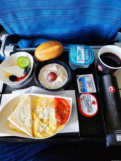 Palubní menu Turkish Airlines na dlouhých letech Jídlo na cestách